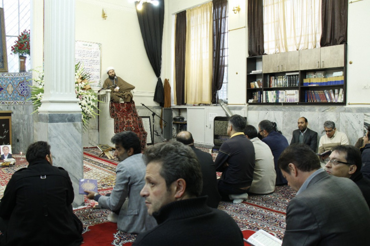 مراسم ختم سرپرست مرکز آموزش علمی-کاربردی شرکت سهامی داروگر در مسجد امام حسین (ع) برگزار شد.