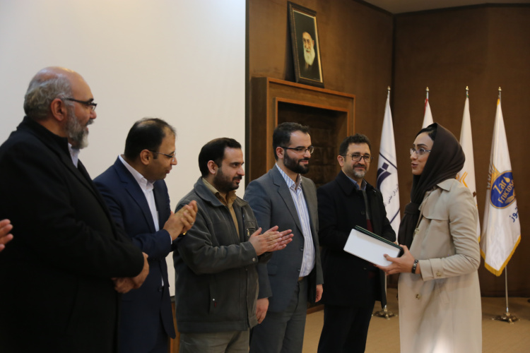 دانشجویان ممتاز و فعال مرکز زرماکارون در حوزه های فرهنگی و ورزشی تقدیر شدند