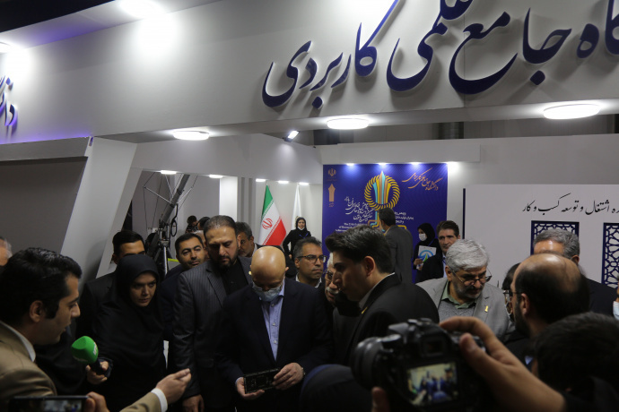 بازدید رییس دانشگاه جامع علمی کاربردی استان البرز از نمایشگاه هفته پژوهش کشوری